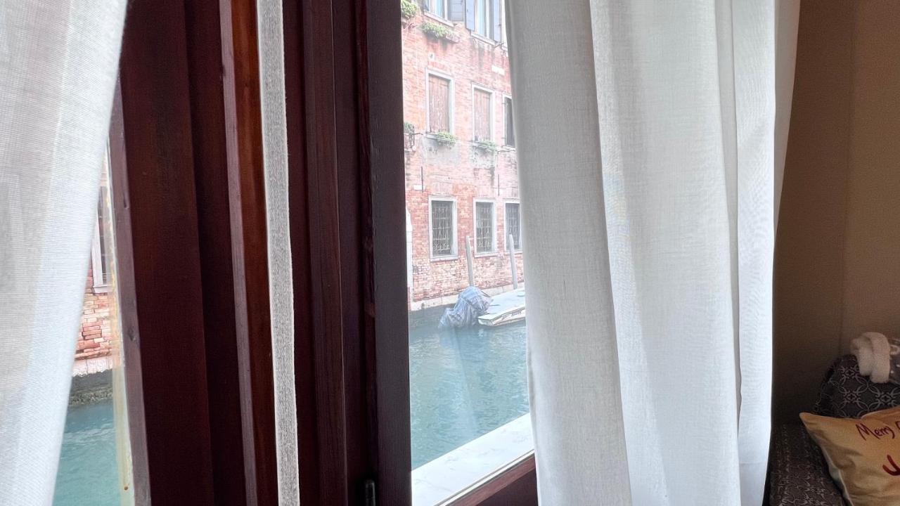 Behind On The Canalside Venecia Exterior foto